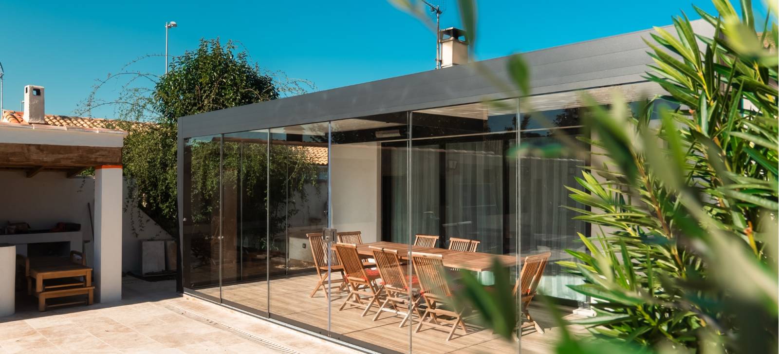 pergola fermée avec vitre en verre carqueiranne
