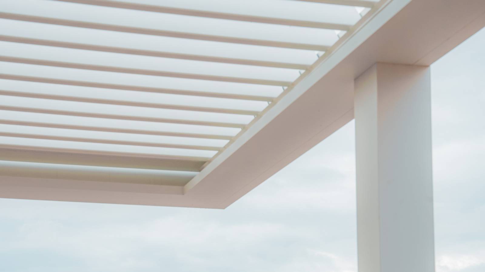 Comment abriter mon balcon dans le Var