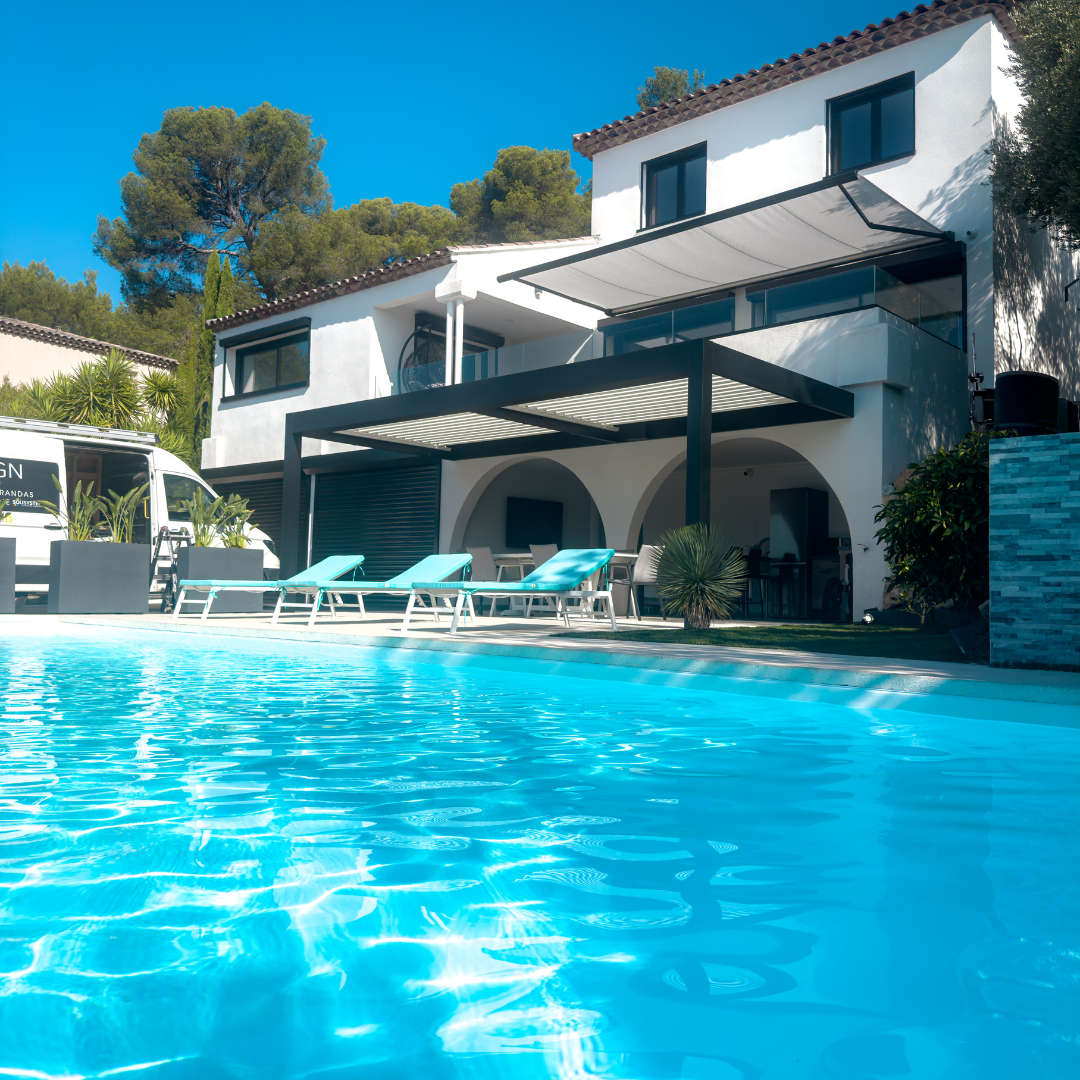 Quel entretien nécessite une pergola bioclimatique en aluminium à Toulon?