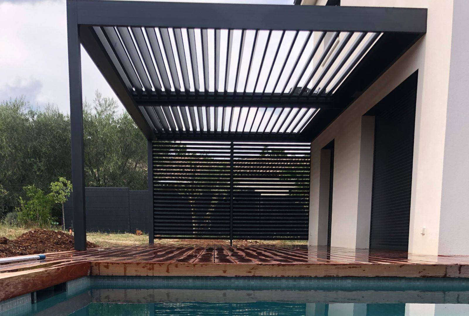 pergola bioclimatique avec brise soleil orientable
