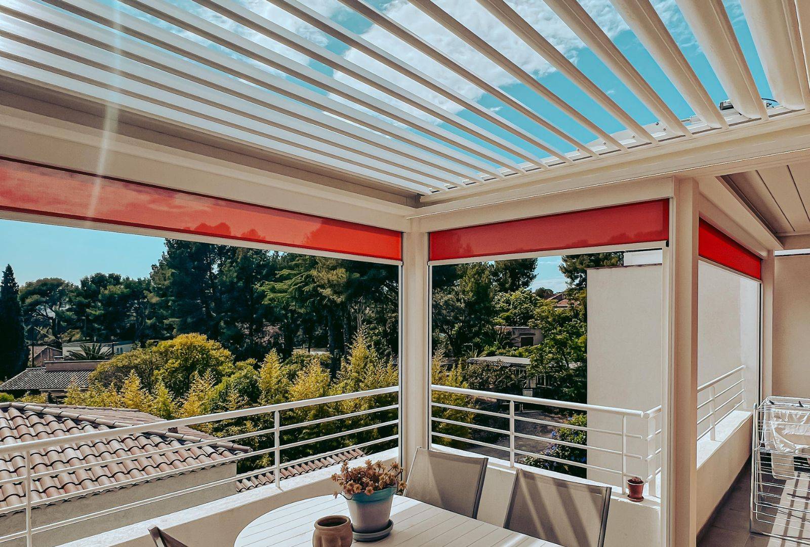 pergola avec store à Saint-Cyr