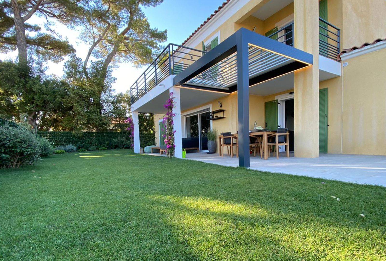 pergola bioclimatique 4x3 posée à La Garde