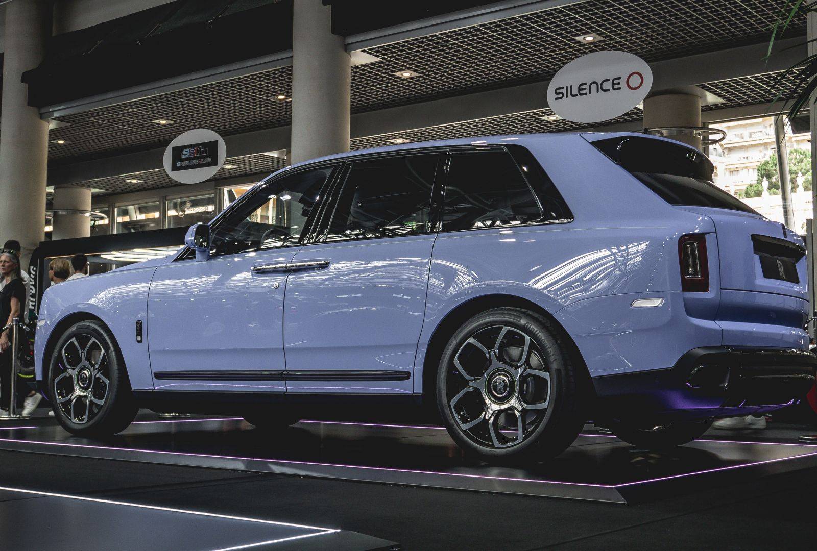 plateforme lumineuse voiture à Fréjus 