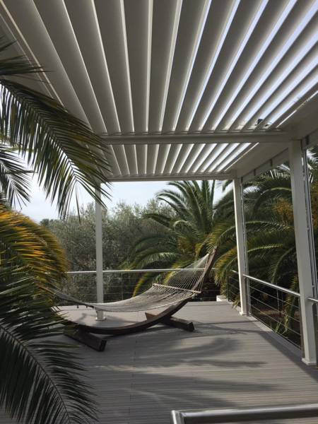 Pergola bioclimatique rétractable 