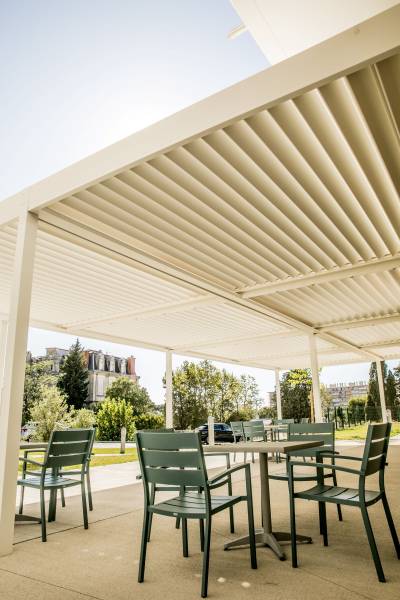 Comment nous réalisons une étude pour orienter les lames de votre pergola bioclimatique en aluminium à Hyères