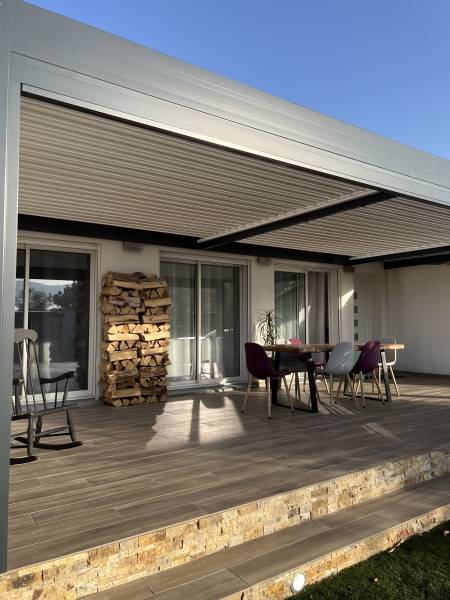 Pergola Bioclimatique 5000x3000 en Aluminium Reduxa by Cauchi Design : L'Élégance Éco-Responsable à Bandol proche de Sanary-sur-mer