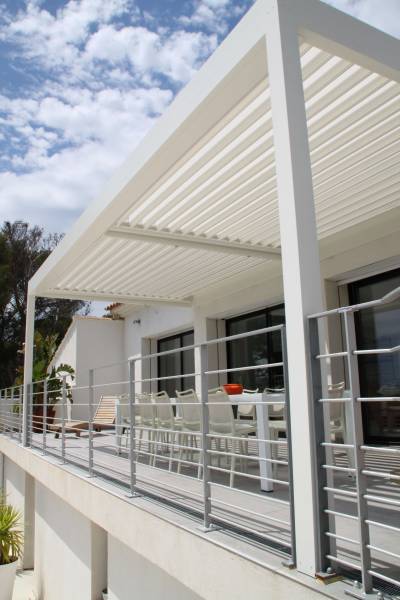 Pergola adossée blanche