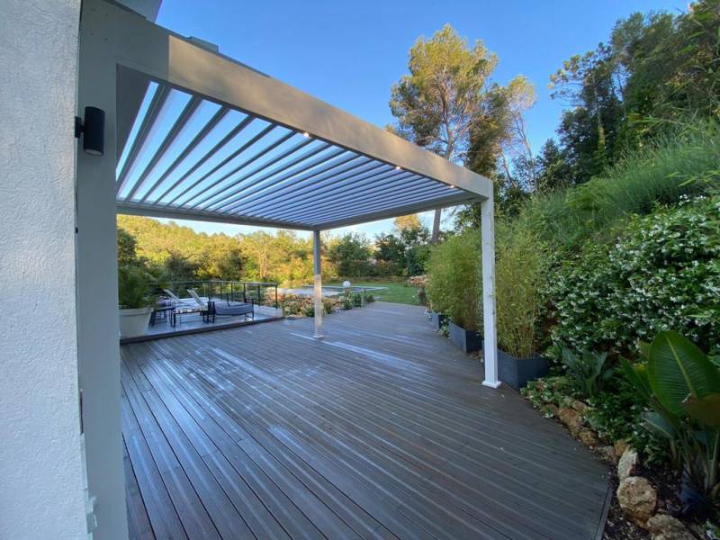 Pergola bioclimatique par Cauchi design