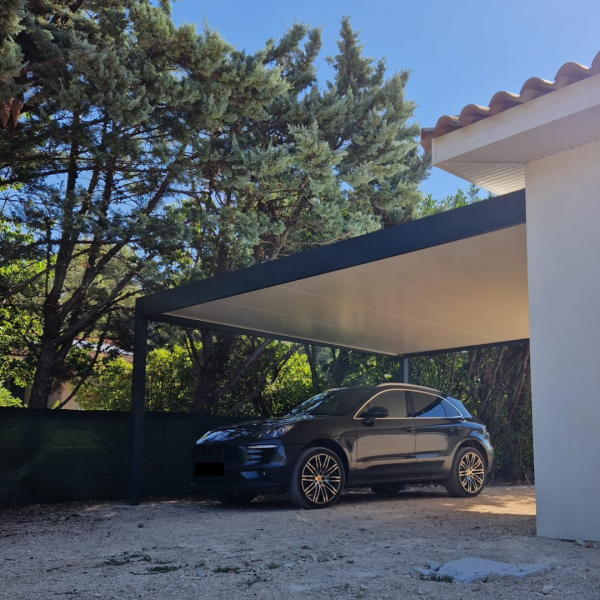 Quelle autorisation faut-il pour installer un carport en aluminium à Fréjus dans le Var ?