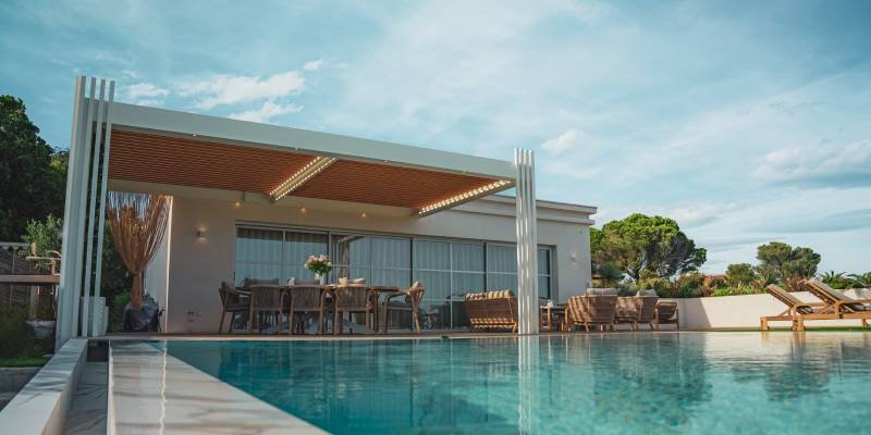 pergola bioclimatique effet bois fréjus 