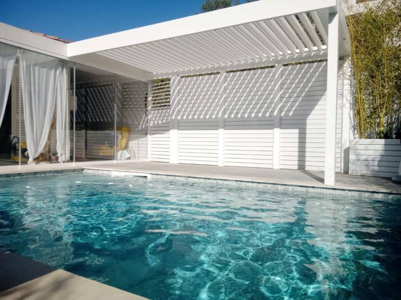 Quels sont les avantages d'utiliser des brise-soleil en aluminium à Fréjus ?