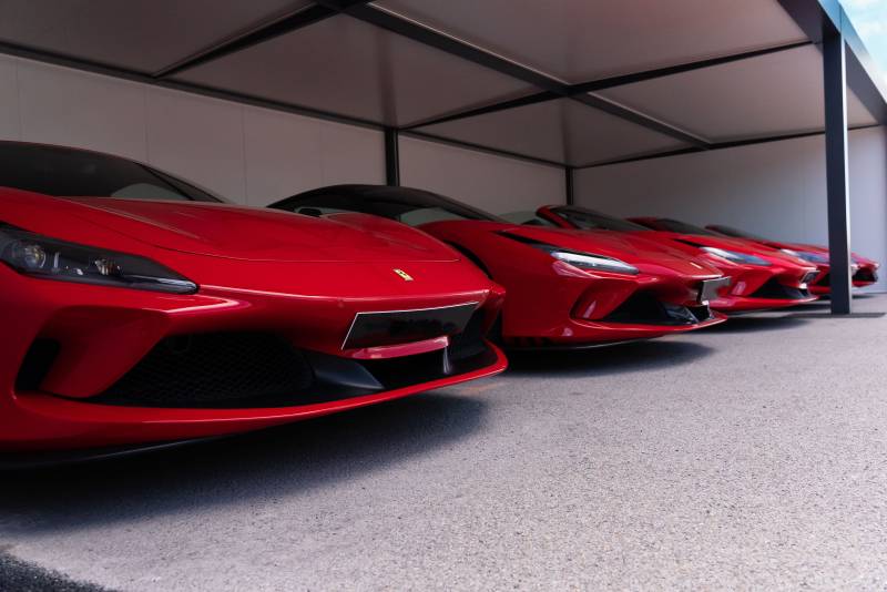 Professionnels, découvrez notre gamme exclusive d'abris de voiture, combinant fonctionnalité et design, spécialement conçue pour vous à Toulon.